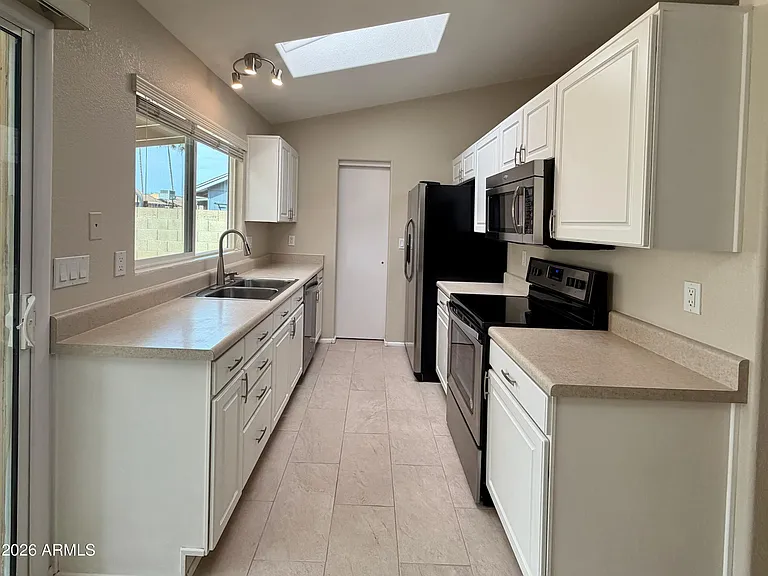 3005 W Ross Ave — Photo 6