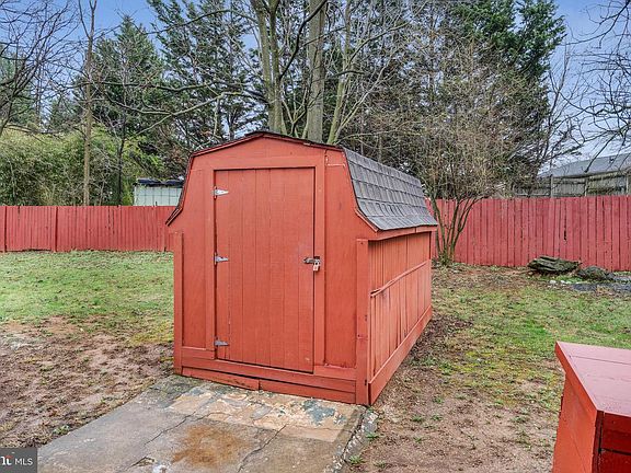 5th image of 310 N Fairfax Blvd