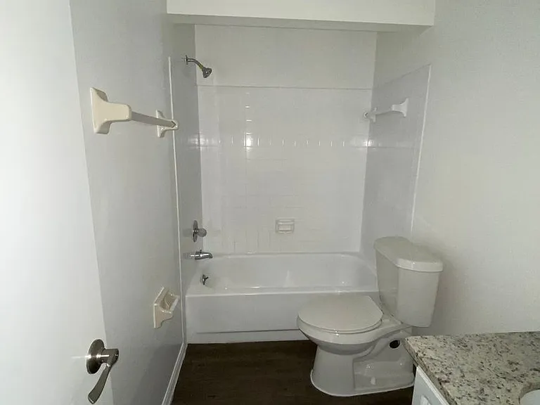 Saint Andrews Square Townhomes — Photo 24