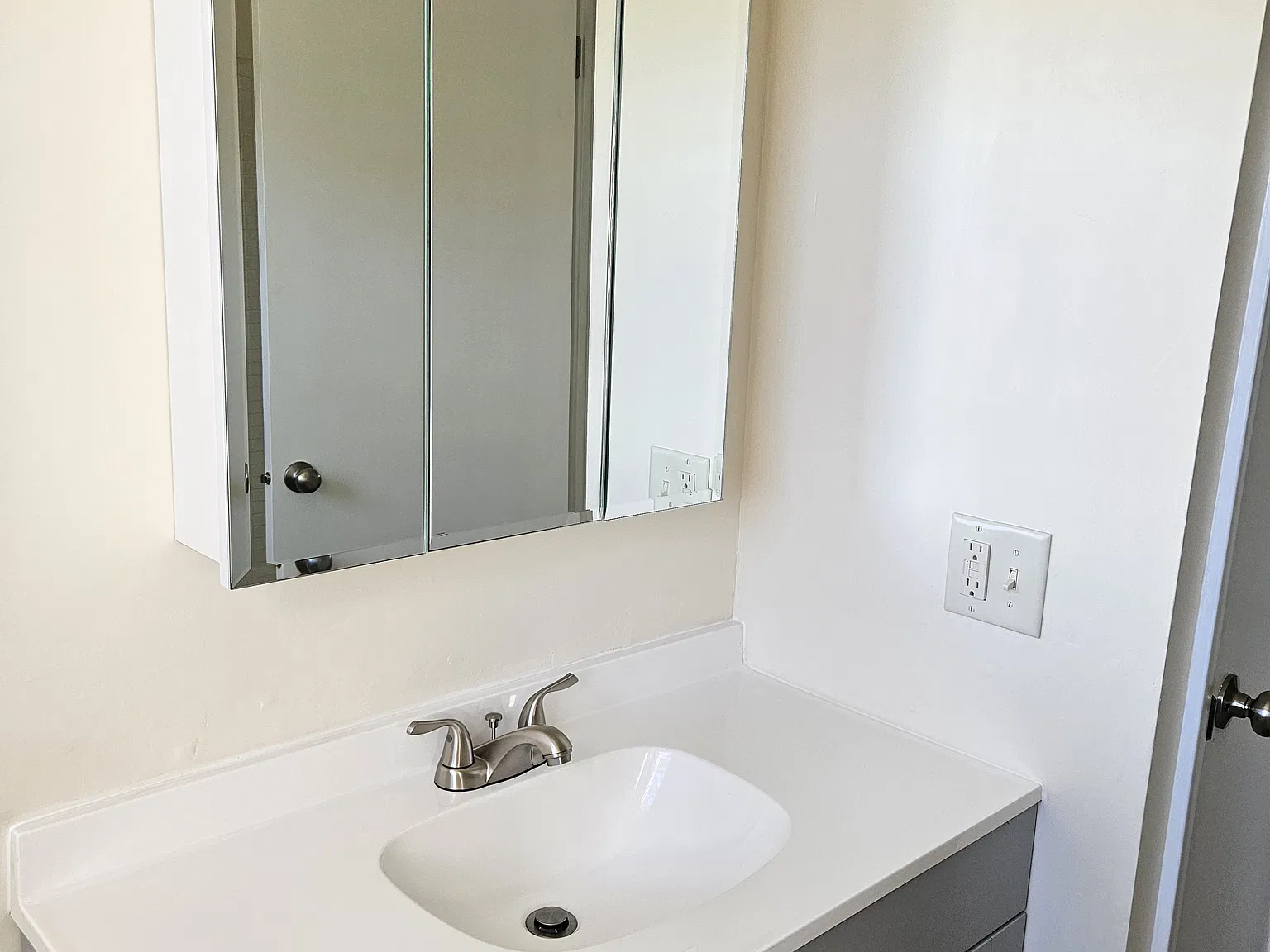3 bed, 1030 sqft, $1,275 — Photo 2