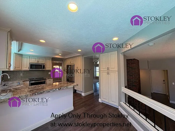 2397 Lake Meadow Cir — Photo 11