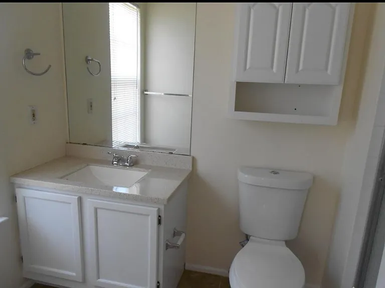617 Hampshire Dr — Photo 9