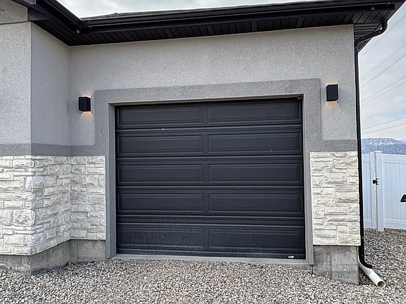 3rd image of 693 N 200 W