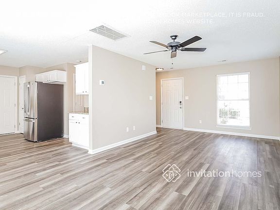 4th image of 3032 Hawick Commons Dr