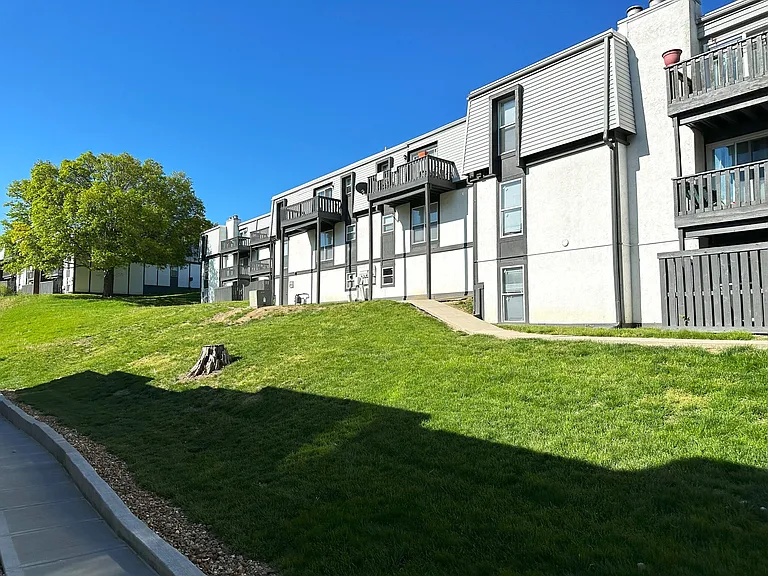 Maple Hills Apartments — Photo 23