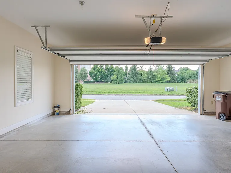 8196 Course View Dr — Photo 31