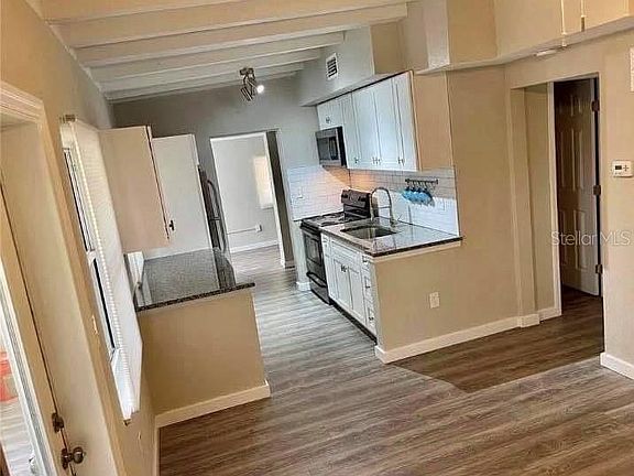 3rd image of 10 Lemon Ln