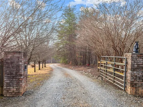 137 Hagler Ln, Elkin, NC 28621
