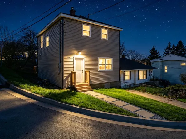 56 Irving St, Dartmouth, NS B2W 1K2
