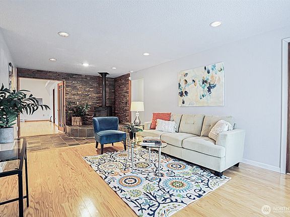 3rd image of 1730 Fir Street NE