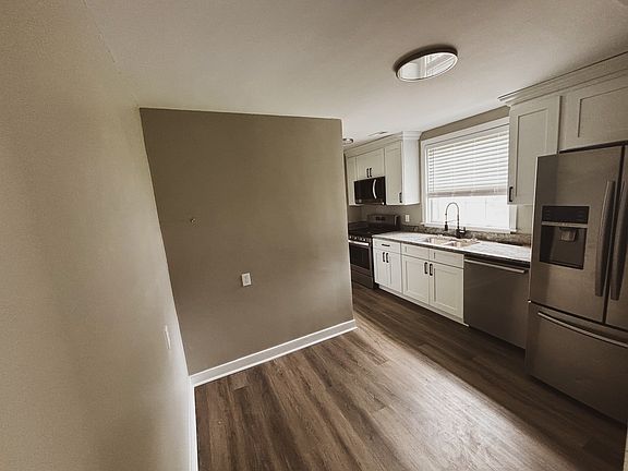 5th image of 110 Larne Ave