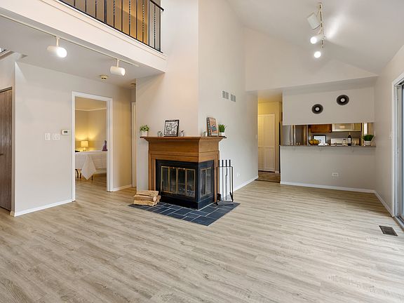 5th image of 273 W Broadmoor Ct