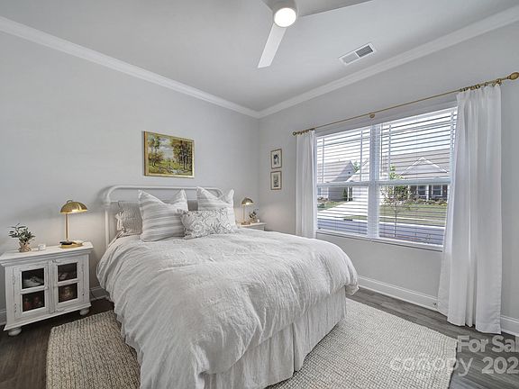 4th image of 5101 Helmsworth Dr