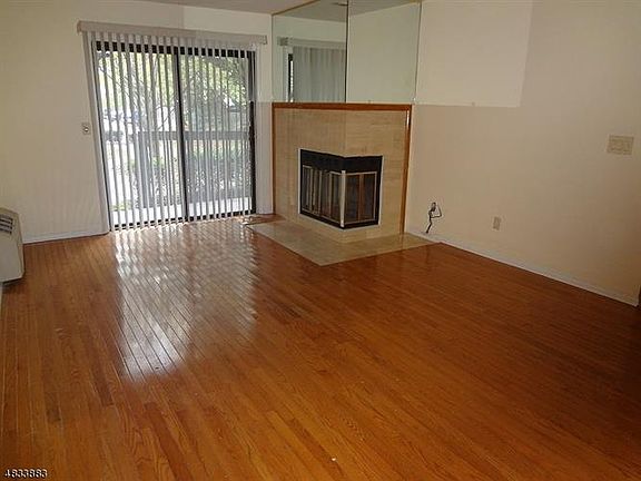 3rd image of 309 Main St Unit 9-16