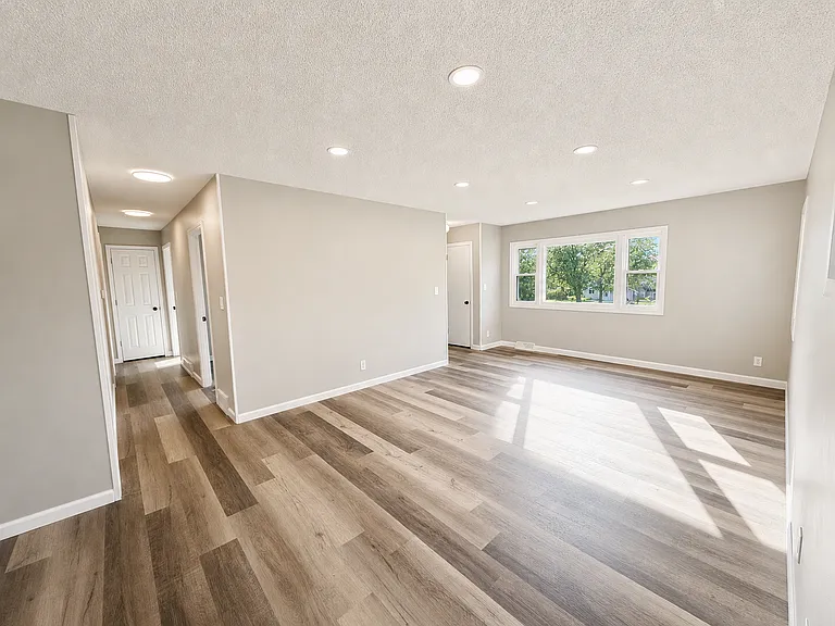 8608 16th Ave — Photo 2