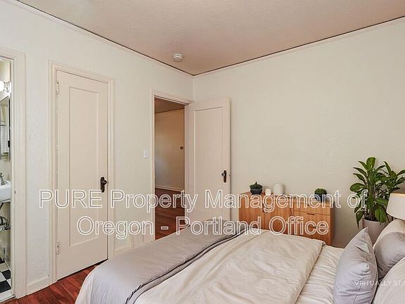 2nd image of 715 NE 20th Ave APT 1