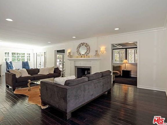 3rd image of 1466 N Doheny Dr