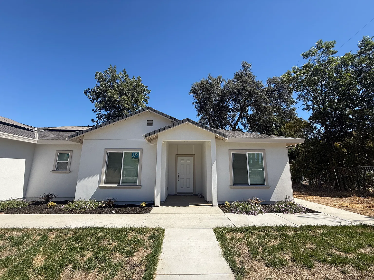 4 bed, 1897 sqft, $2,950 — Photo 2