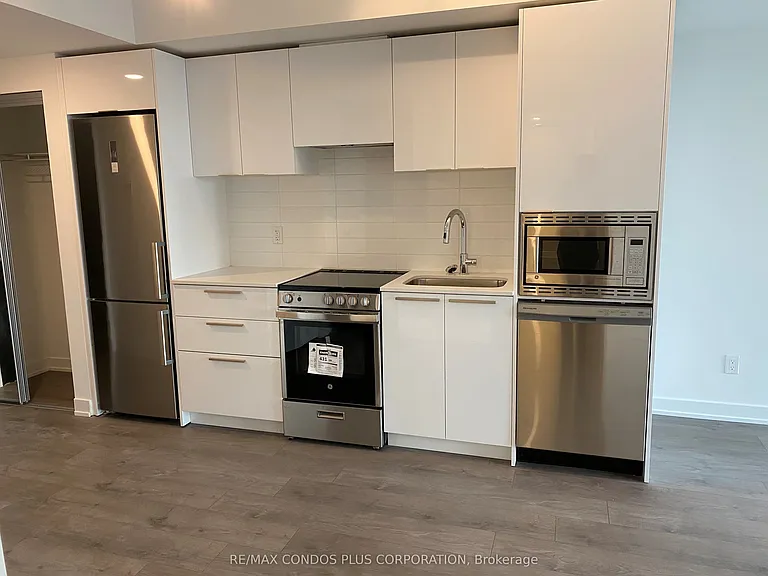 18 Maitland Ter #1706 — Photo 4