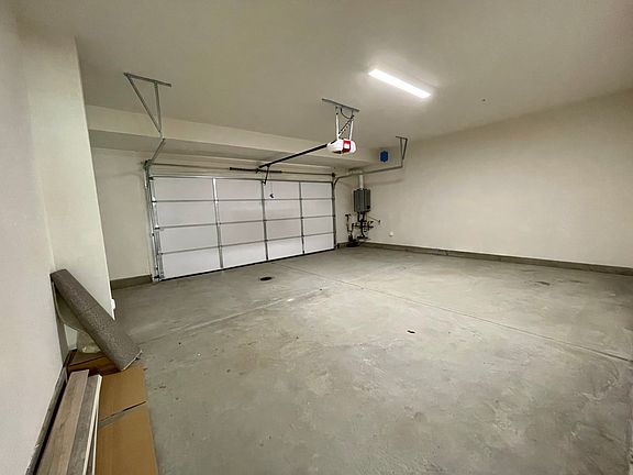 5th image of 873 Blackstone Dr