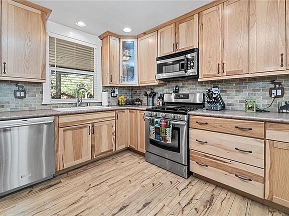 5th image of 562 Vista Ln