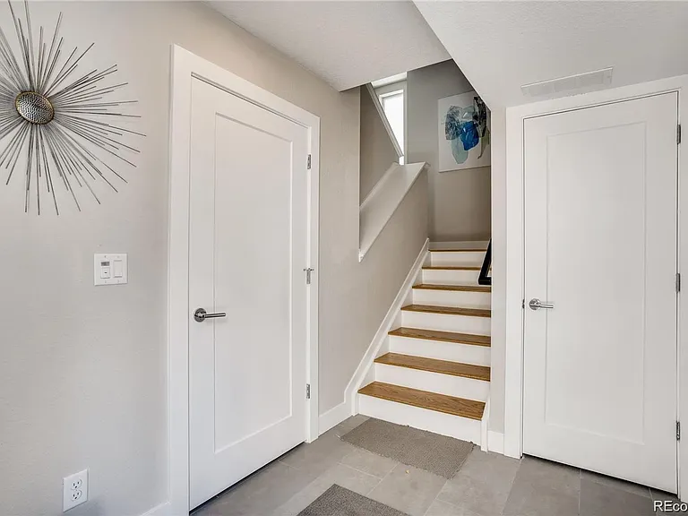 1737 Irving St — Photo 3
