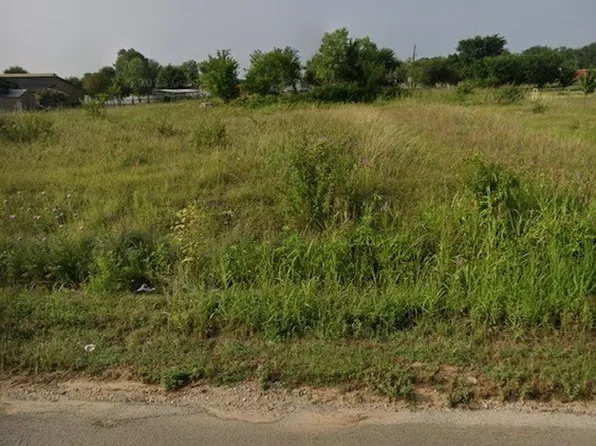 1560 Highland Cir, Springtown, TX 76082