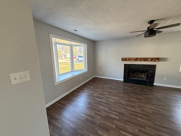 2nd image of 1147 Pearl Ct