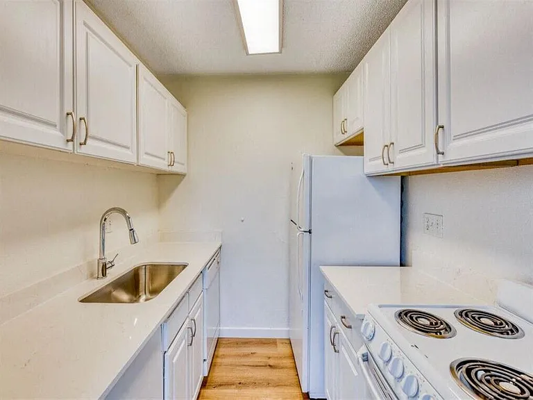 Irvington Apartments — Photo 10