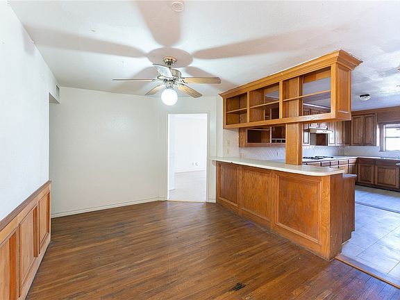 3rd image of 4613 Kirkwood Dr