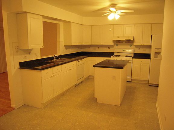 3rd image of 1321 Laurel Oaks Dr #1321