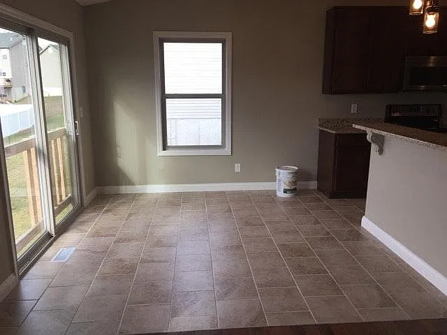 514 Sceptre Dr — Photo 7