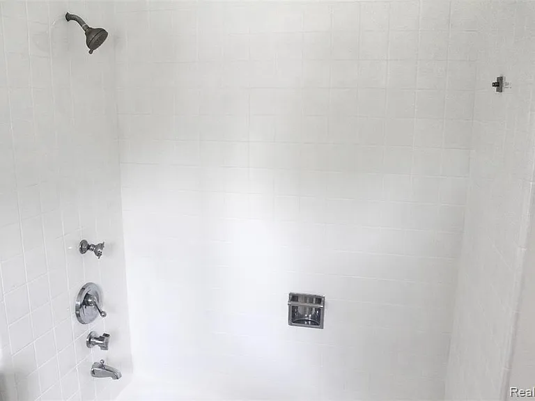 7246 Saint Auburn Dr — Photo 34