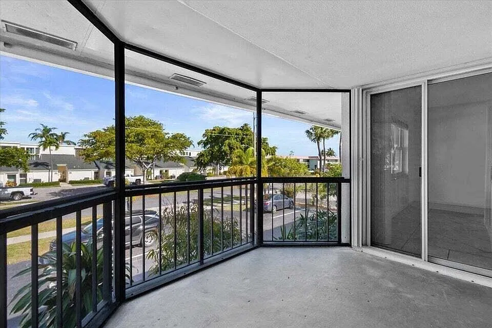 1 bed, 1.0 bath, 648 sqft, $1,800 — Photo 2