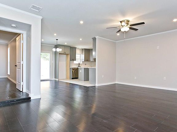 5th image of 206 Highridge Dr