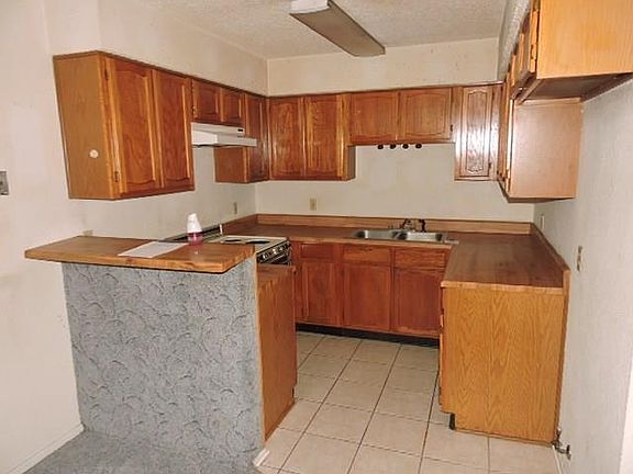3rd image of 6435 Woodbeach Dr