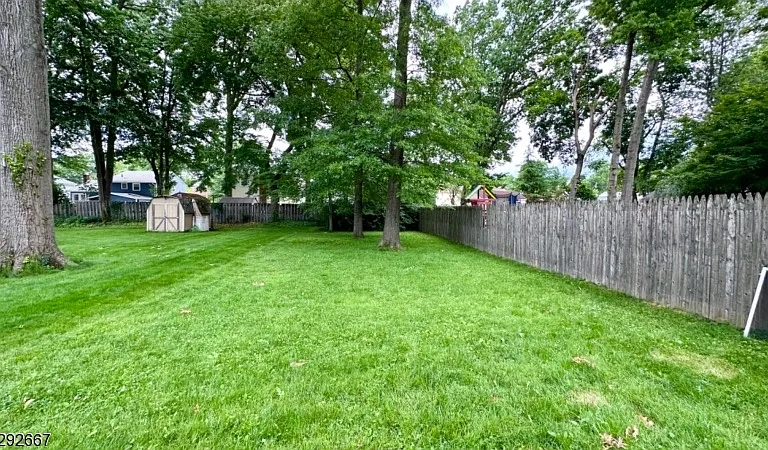221 Myrtle Ave — Photo 16