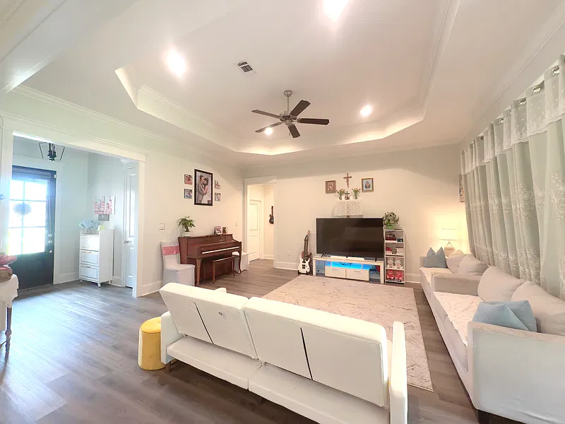 4 bed, 2172 sqft, $2,800 — Photo 3