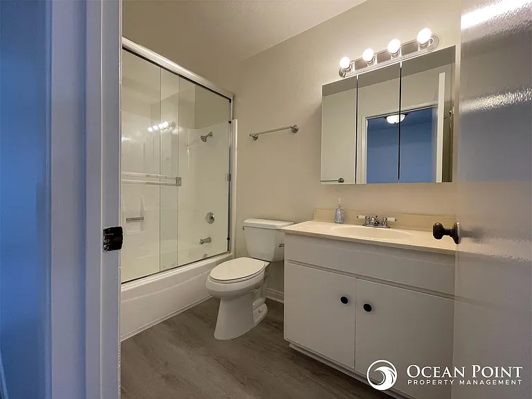 267 S Ventura Rd #287 — Photo 16