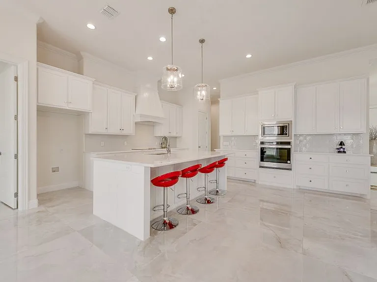 1424 Silent Springs Dr — Photo 3