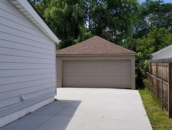 3rd image of 26825 Normandy St