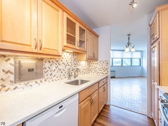 4th image of 530 Valley Rd #7Z