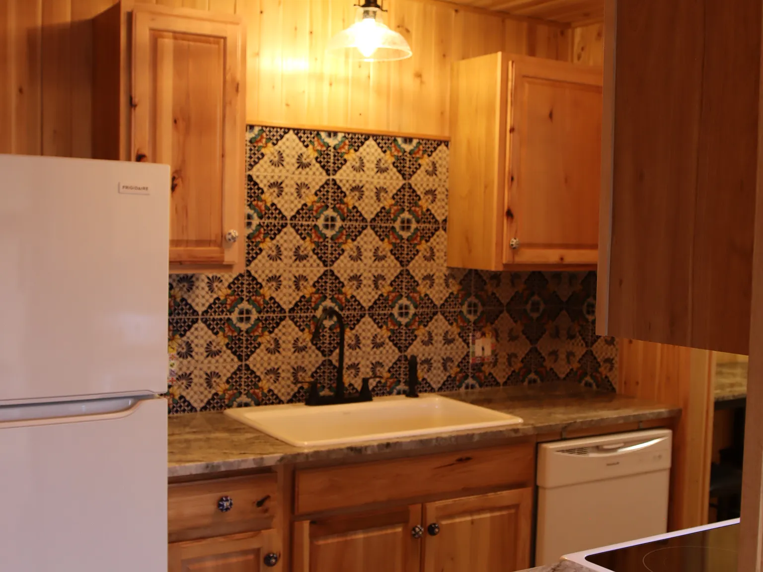 2 bed, 1023 sqft, $2,200 — Photo 2