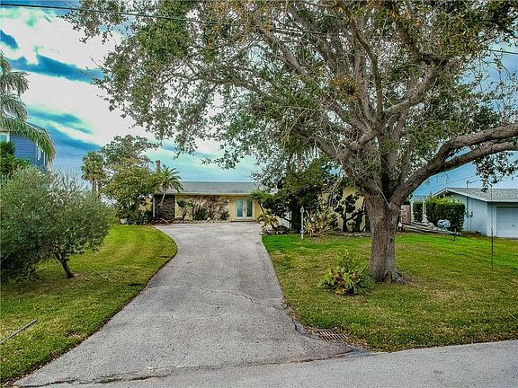 3rd image of 118 Carlyle Dr