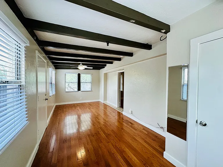 Don Martin Historic Apartments! — Photo 36