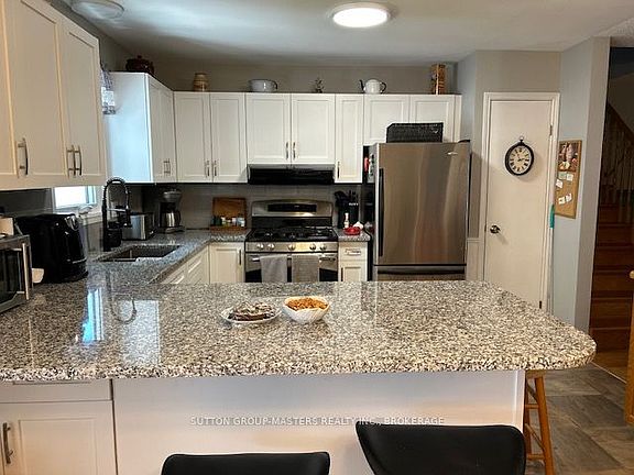 4th image of 1496 Sydenham Rd