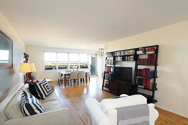 Sold by HomeDax Real Estate | media 1