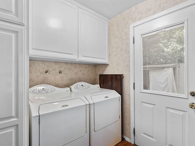 887 Talisman Ln — Photo 34