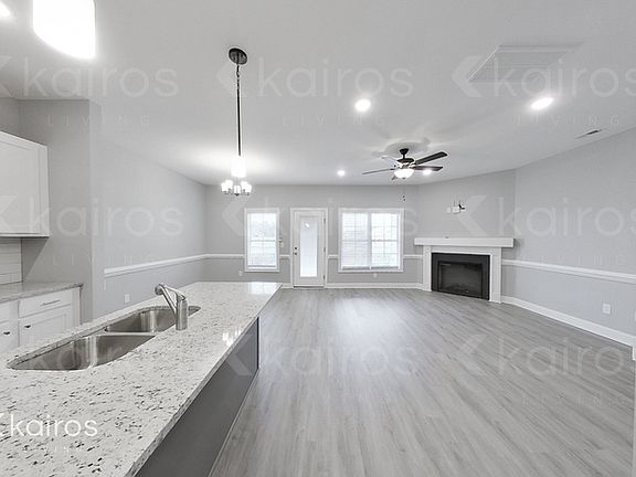 4th image of 3712 Oak Leaf Way #C