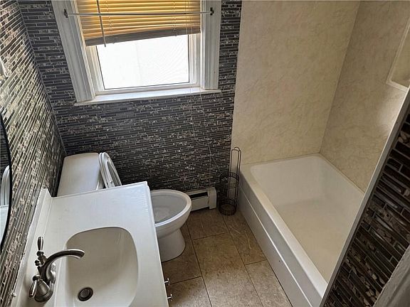 4th image of 239 Summer St